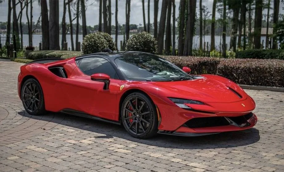 Ferrari disponível para importação